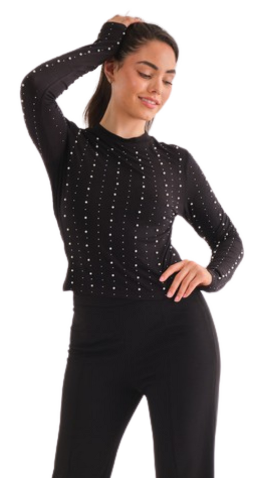 D033 blusa negra con perlas